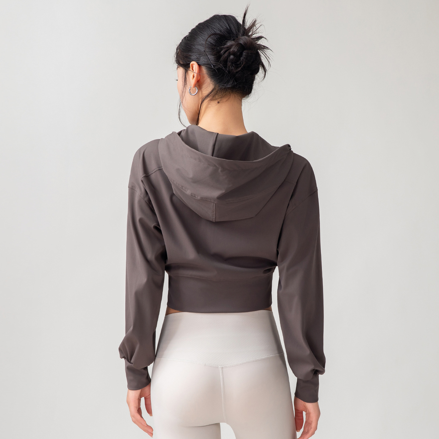 เสื้อโยคะผู้หญิงสีพื้น แขนยาว  - Yoga & Fitness Classes By Niharika Zirakpur Reviews บทวิจารณ์และราคา